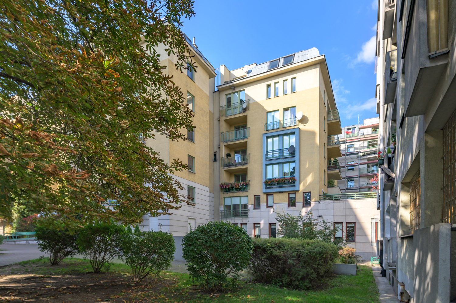 Zdjęcie architektury budynku Budynek mieszkalno-usługowy